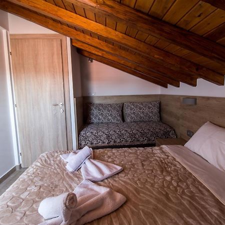 Golden Attic Lägenhet Nea Roda Exteriör bild
