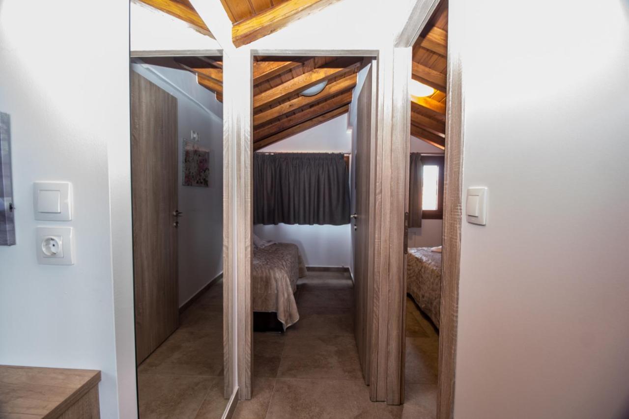 Golden Attic Lägenhet Nea Roda Exteriör bild